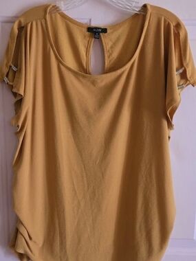 AUW Women's Mustard Short Sleeve Scoop Neck Top